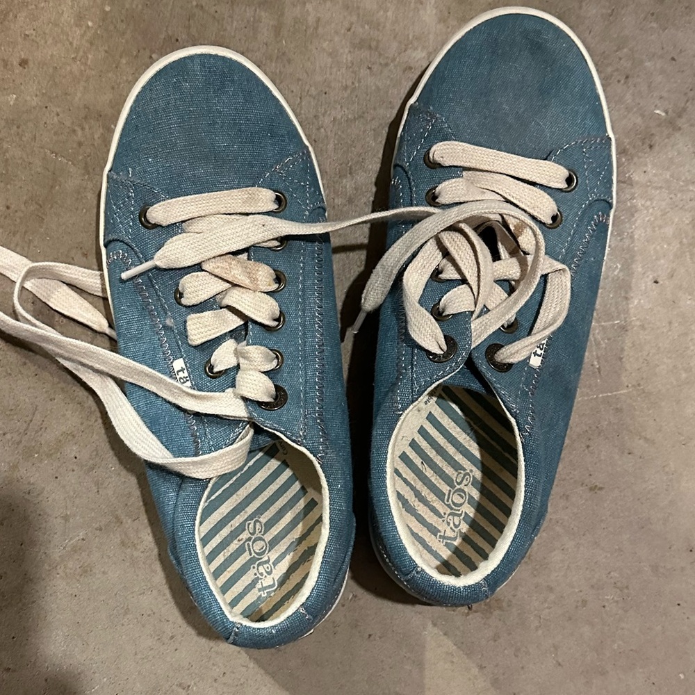 Taos Sneakers with Cream Laces